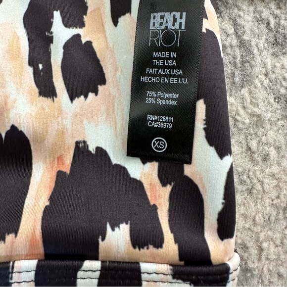 Beach Riot Sport Twist Top In Spotted Leopard size X-Small - Picture 7 of 7